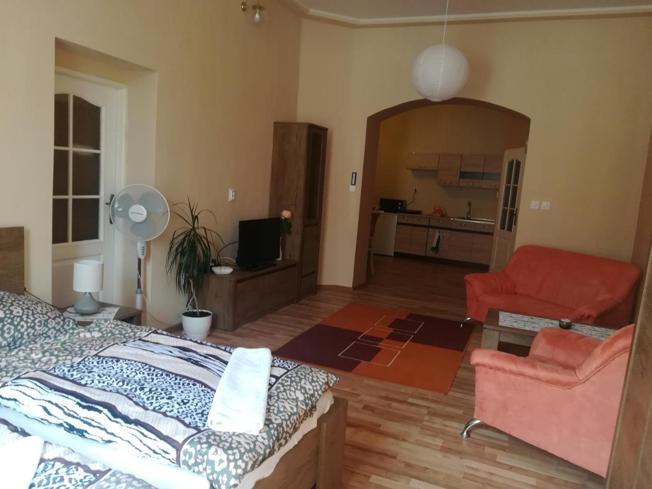 Penzion Marina Pri Slovenskej Restauracii Brezno Zewnętrze zdjęcie